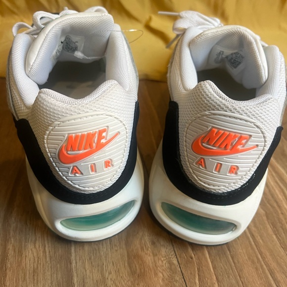 Nike White and Black Sneakers - Picture 4 of 9